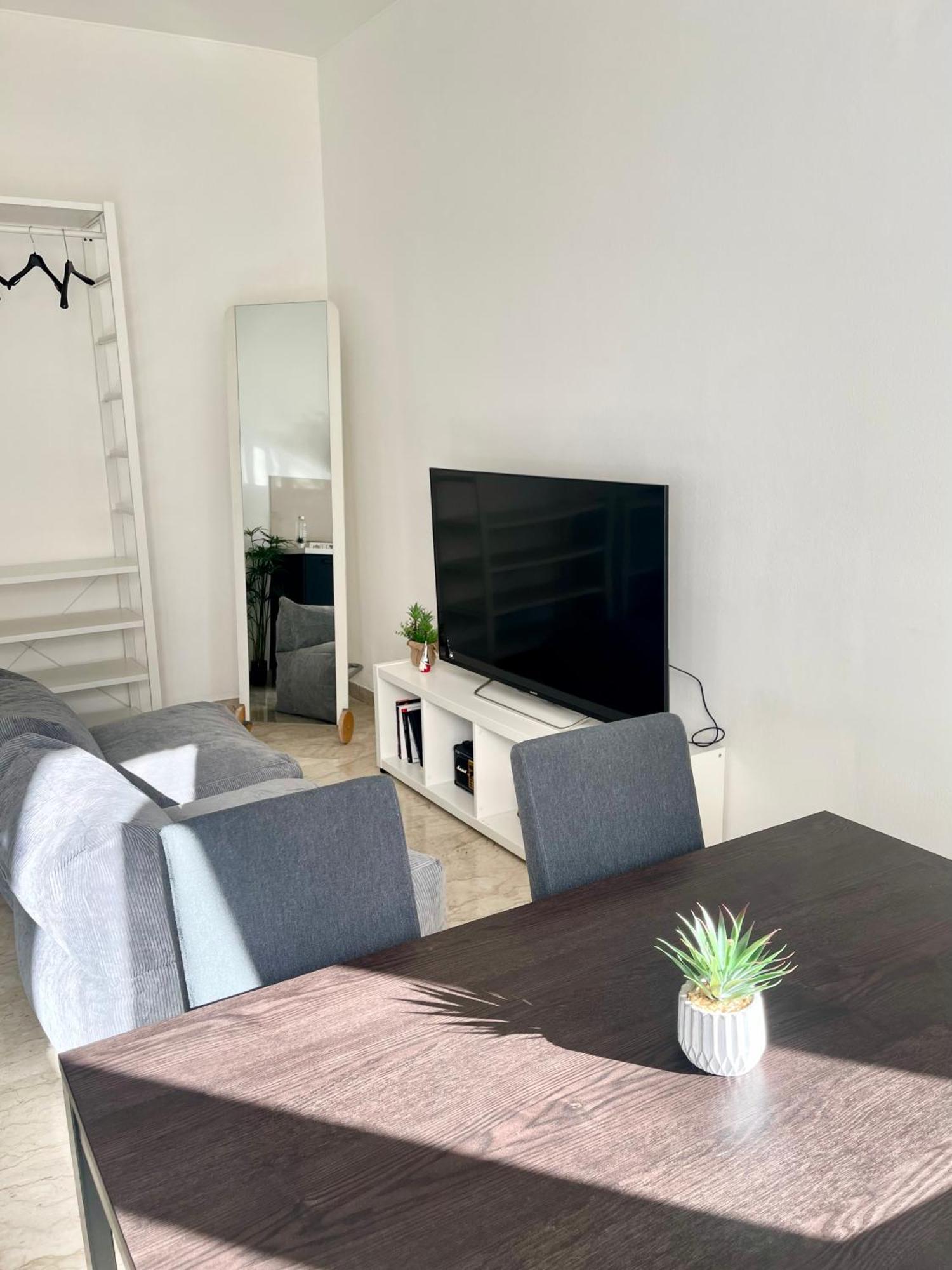 The White House, Modern Apartment In Center มิลาน ภายนอก รูปภาพ